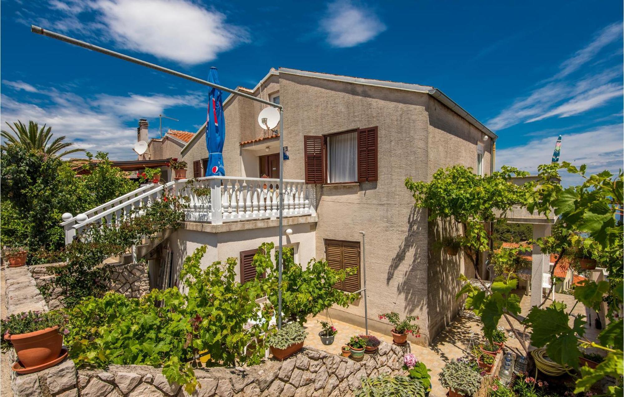 Lovely Apartment In Mali Losinj With Kitchen Eksteriør billede